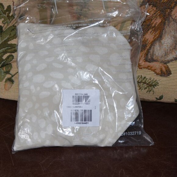 BNWT Old Navy Light support PowerSoft Longline Sportsbra (Small) - Picture 5 of 7